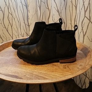 NEW Sorel Emelie Chelsea boot